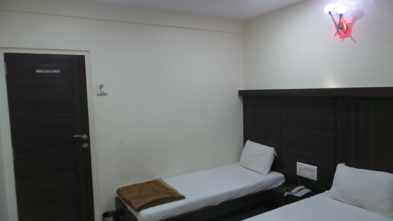 Hotel Gemini Мумбаи Экстерьер фото